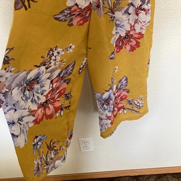 Super Cute Floral Jumpsuit - Picture 4 of 5